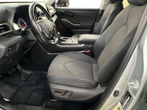 2020 Toyota Highlander LE