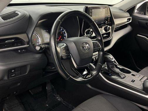 2020 Toyota Highlander LE