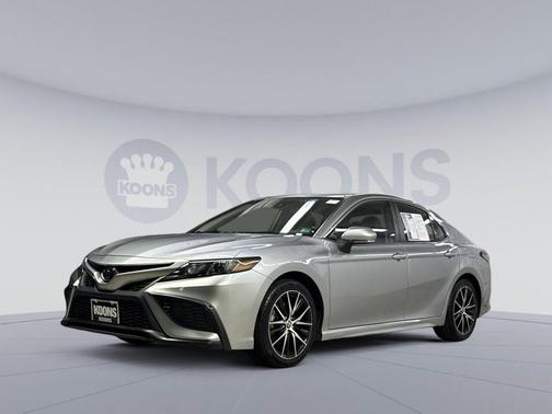Celestial Silver Metallic 2023 Toyota Camry SE
