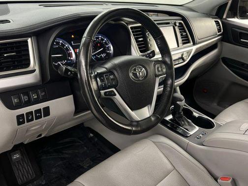 2019 Toyota Highlander Limited Platinum