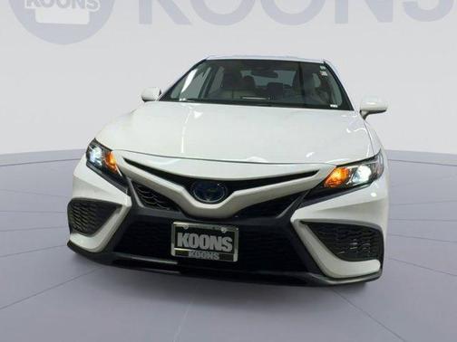 Super White 2021 Toyota Camry SE