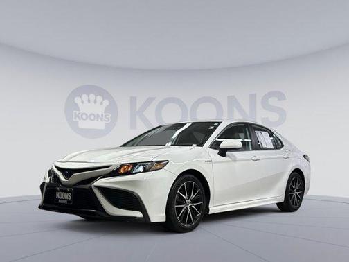 Super White 2021 Toyota Camry SE