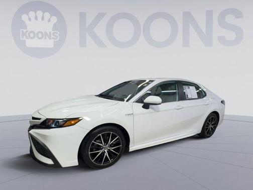 Super White 2021 Toyota Camry SE