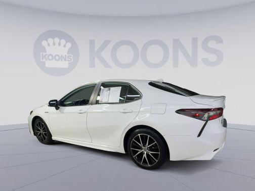 Super White 2021 Toyota Camry SE