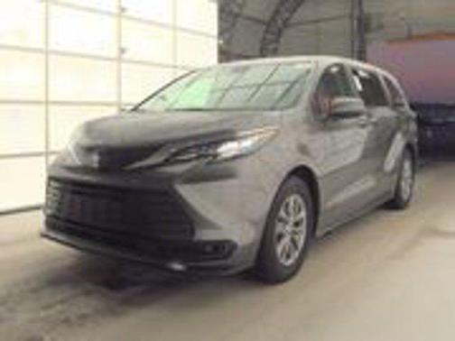2023 Toyota Sienna LE