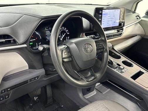 2023 Toyota Sienna LE