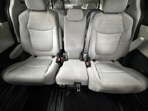 2023 Toyota Sienna LE