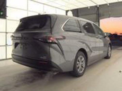 2023 Toyota Sienna LE
