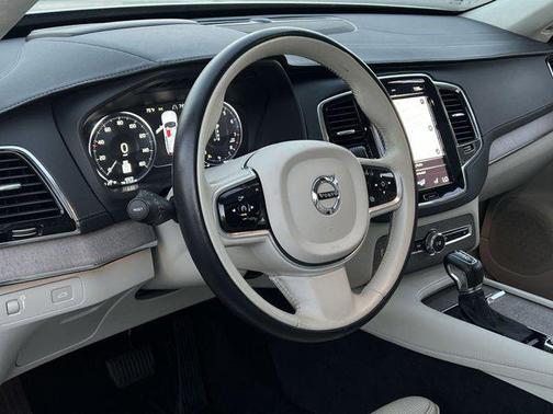 2022 Volvo XC90 T6 Inscription