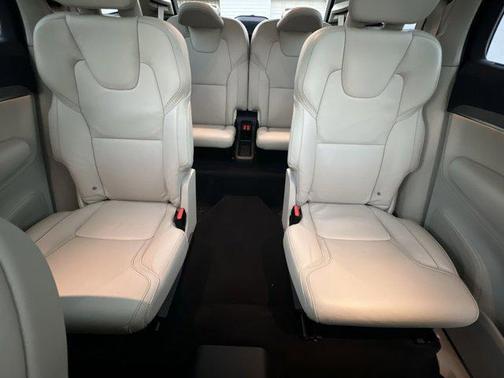 2022 Volvo XC90 T6 Inscription