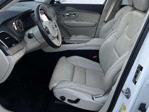 2022 Volvo XC90 T6 Inscription