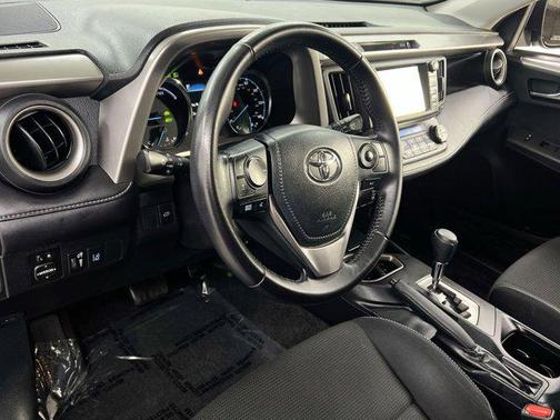 2017 Toyota RAV4 Hybrid SE