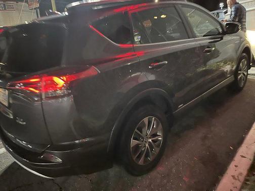 2017 Toyota RAV4 Hybrid XLE