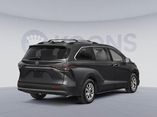 2025 Toyota Sienna LE