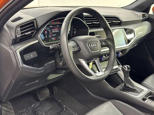 2025 Audi Q3 Premium 45 TFSI S line quattro Tiptronic