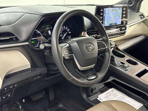 2023 Toyota Sienna XLE
