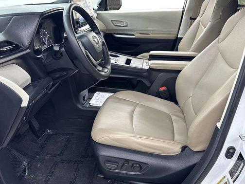 2023 Toyota Sienna XLE