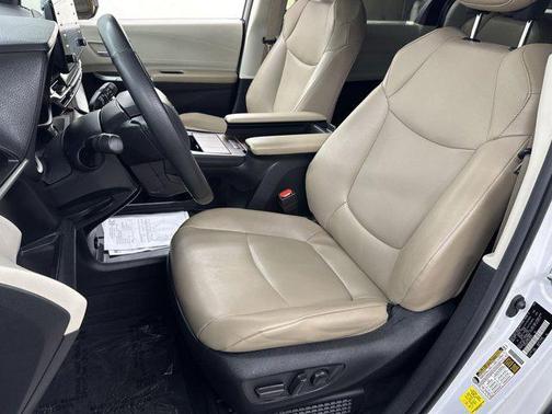 2023 Toyota Sienna XLE