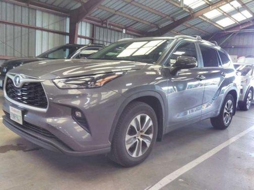 Magnetic Gray Metallic 2023 Toyota Highlander L