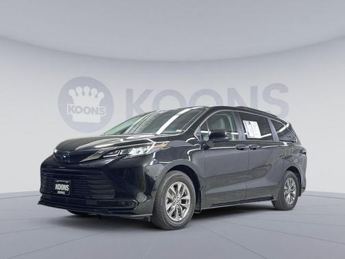 Midnight Black Metallic 2023 Toyota Sienna LE