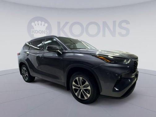 Magnetic Gray Metallic 2022 Toyota Highlander XLE