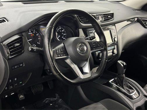 2022 Nissan Rogue Sport SV