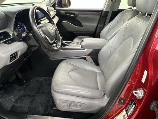 2022 Toyota Highlander Hybrid Platinum