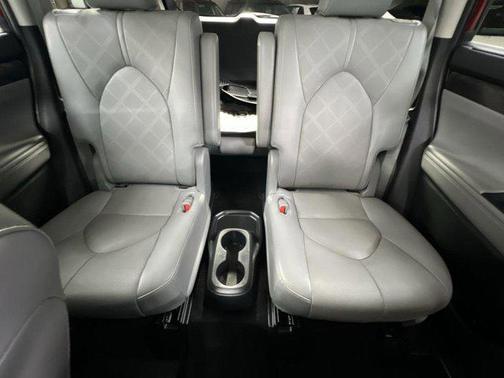 2022 Toyota Highlander Hybrid Platinum