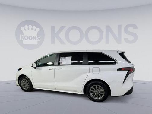 Ice Cap 2024 Toyota Sienna LE