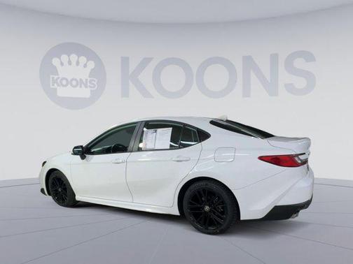 Ice Cap 2025 Toyota Camry SE