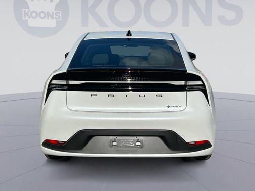 2026 Toyota Prius Plug-In Hybrid SE