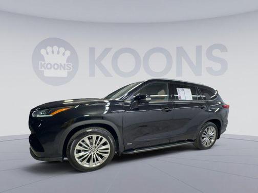 Midnight Black Metallic 2022 Toyota Highlander Hybrid Platinum