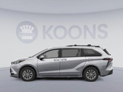 2025 Toyota Sienna XLE