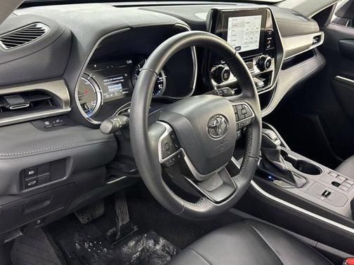 2025 Toyota Highlander Hybrid XLE
