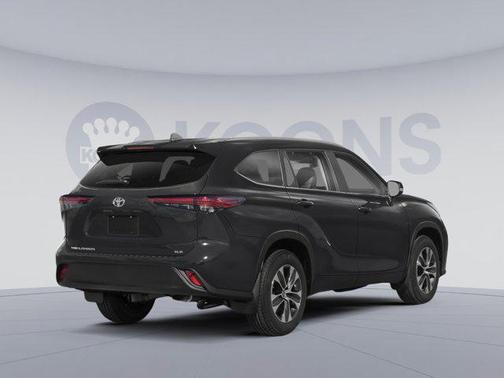 Midnight Black Metallic 2023 Toyota Highlander XLE