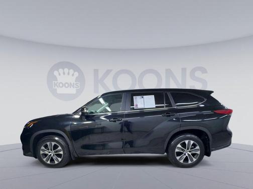 Midnight Black Metallic 2023 Toyota Highlander XLE