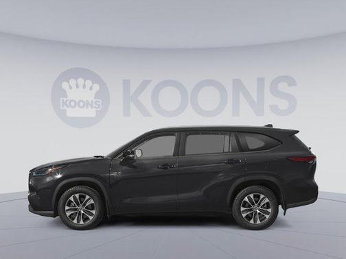 Midnight Black Metallic 2023 Toyota Highlander XLE