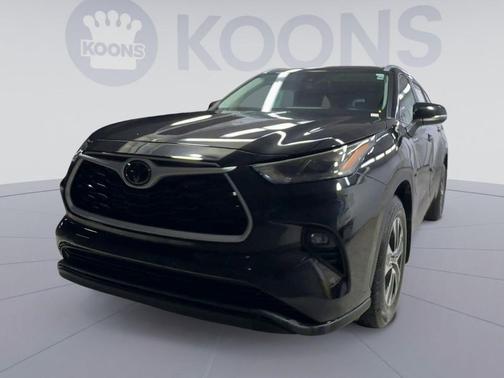 Midnight Black Metallic 2023 Toyota Highlander XLE