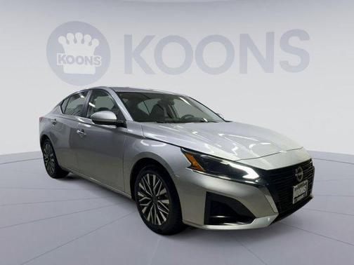 Brilliant Silver Metallic 2023 Nissan Altima 2.5 SV
