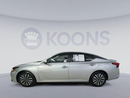 Brilliant Silver Metallic 2023 Nissan Altima 2.5 SV