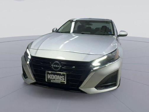 Brilliant Silver Metallic 2023 Nissan Altima 2.5 SV