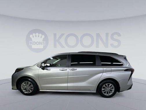Celestial Silver Metallic 2023 Toyota Sienna LE