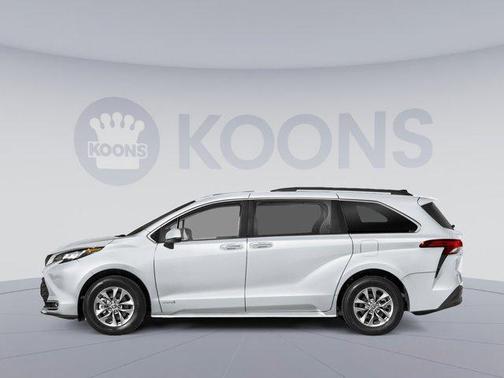 2025 Toyota Sienna XLE 7 Passenger