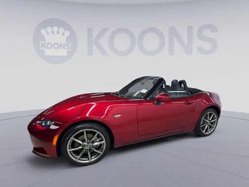 Soul Red Crystal Metallic 2022 Mazda MX-5 Miata Grand Touring