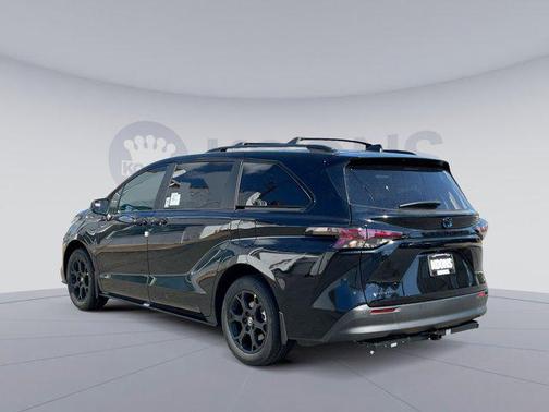 2025 Toyota Sienna Woodland Edition
