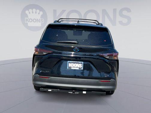 2025 Toyota Sienna Woodland Edition