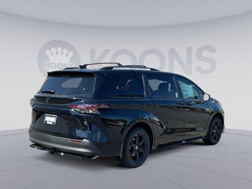 2025 Toyota Sienna Woodland Edition