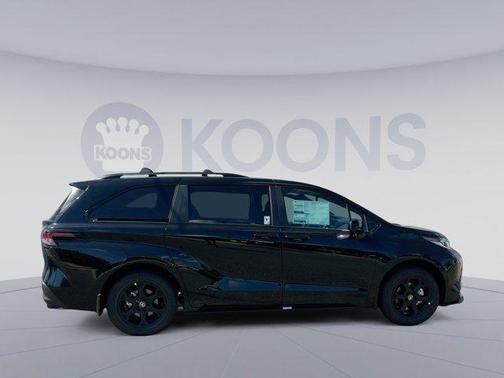 2025 Toyota Sienna Woodland Edition