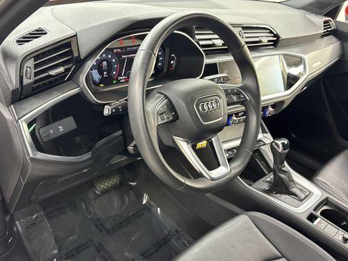 2025 Audi Q3 Premium 45 TFSI S line quattro Tiptronic