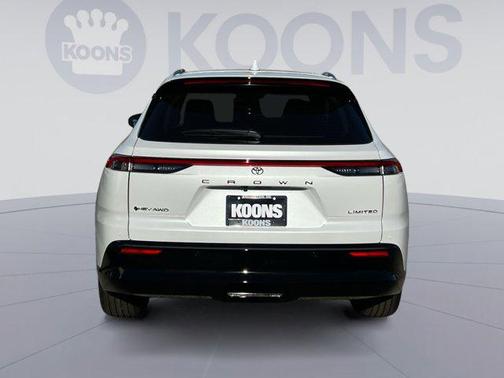 2025 Toyota Crown Signia Limited